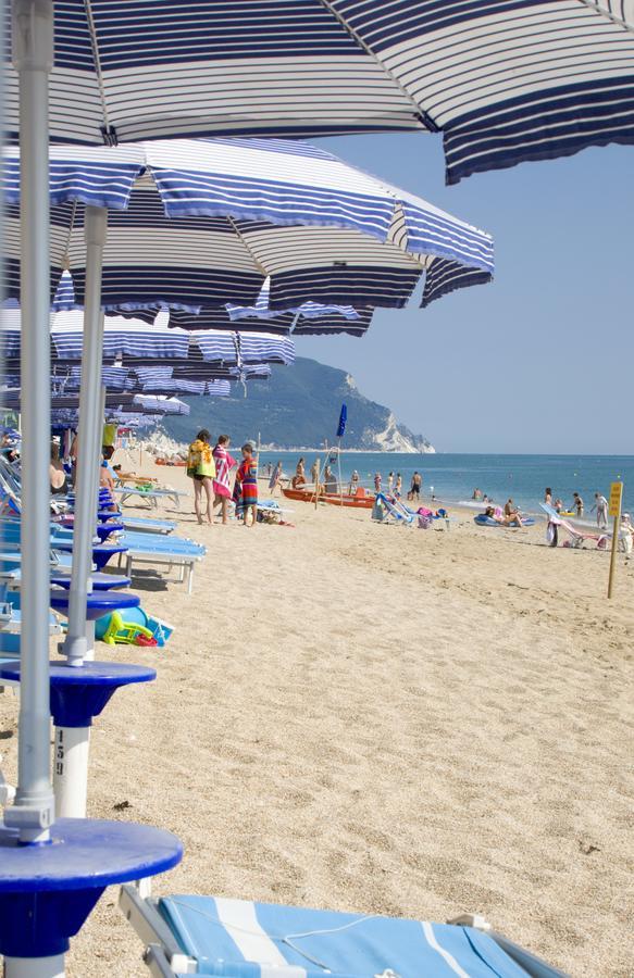 Villaggio Riva Musone 雷卡纳蒂港 外观 照片